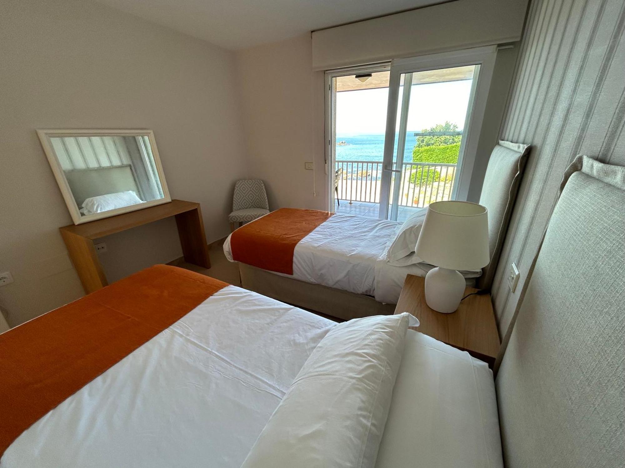 Apartamentos Fontenla-Lanzada Soutullo Exteriör bild